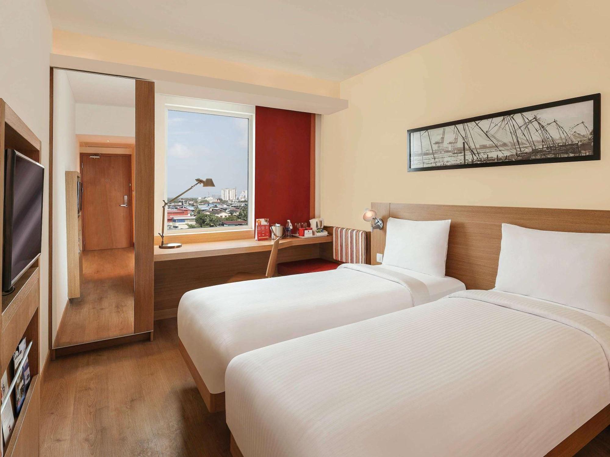 Ibis Kochi City Centre - An Accor Brand Exterior photo